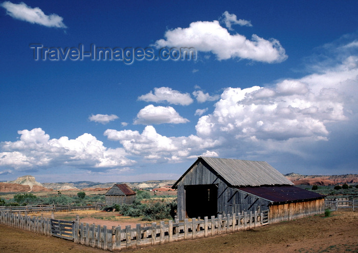 usa2204: countryside, Utah, USA: old ranch buildings and fence - photo by C.Lovell - (c) Travel-Images.com - Stock Photography agency - Image Bank