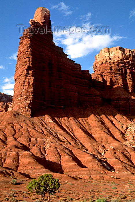 usa2209: Capitol Reef National Park, Utah, USA: red rock formation - eroded ridge - photo by C.Lovell - (c) Travel-Images.com - Stock Photography agency - Image Bank