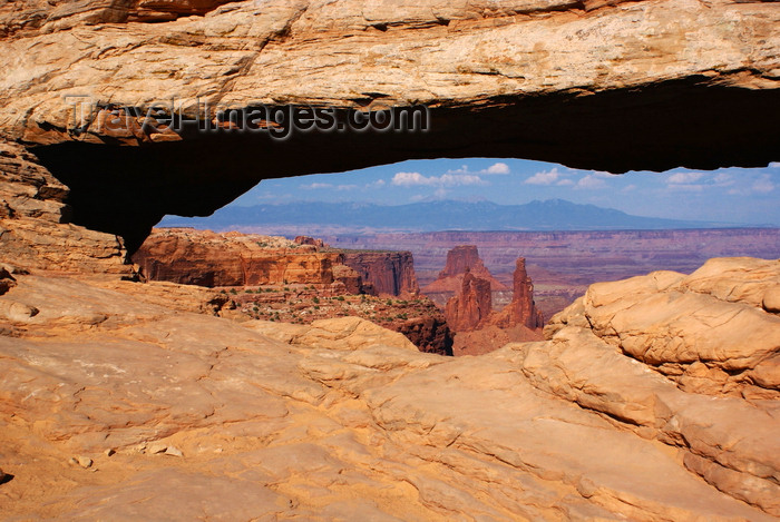 usa2231: Canyonlands National Park, Utah, USA: looking trough Mesa Arch - the arch is perched on a cliff edge - Island in the Sky district - photo by A.Ferrari - (c) Travel-Images.com - Stock Photography agency - Image Bank