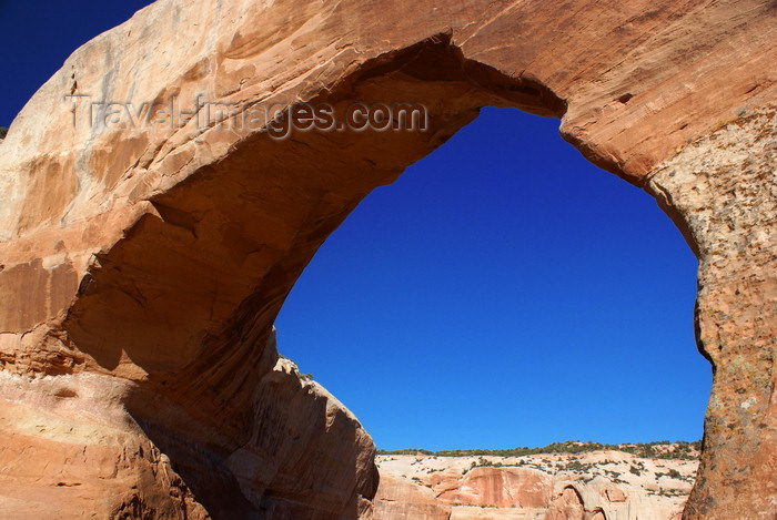 usa2246: Monticello, Utah, USA: Wilson Arch - along the US 191 road to Moab - Entrada Sandstone - photo by A.Ferrari - (c) Travel-Images.com - Stock Photography agency - Image Bank
