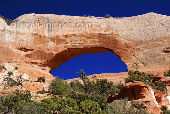 usa2247: Monticello, Utah, USA: Wilson Arch - natural sandstone arch - photo by A.Ferrari - (c) Travel-Images.com - Stock Photography agency - Image Bank