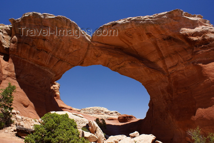 usa2250: Arches National Park, Grand County, Utah, USA: Broken Arch, which is not actually broken, only precarious - photo by A.Ferrari - (c) Travel-Images.com - Stock Photography agency - Image Bank