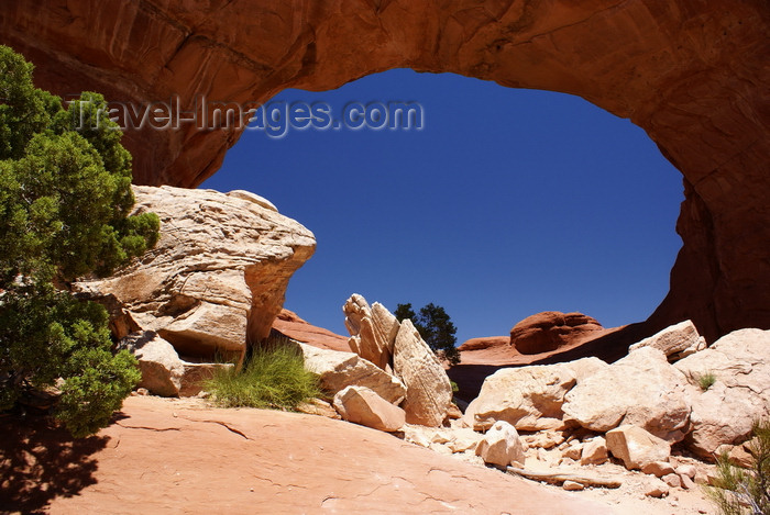 usa2252: Arches National Park, Grand County, Utah, USA: entering Broken Arch - photo by A.Ferrari - (c) Travel-Images.com - Stock Photography agency - Image Bank