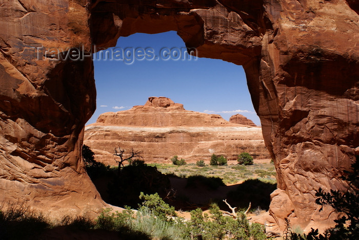 usa2255: Arches National Park, Grand County, Utah, USA: Pine Tree arch in the Devil's Garden - keyhole view - photo by A.Ferrari - (c) Travel-Images.com - Stock Photography agency - Image Bank