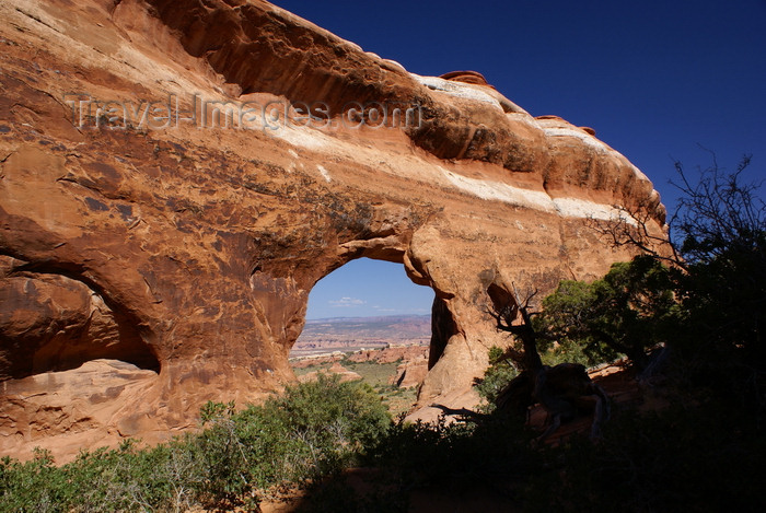usa2258: Arches National Park, Grand County, Utah, USA: Partition Arch - red and white bands - photo by A.Ferrari - (c) Travel-Images.com - Stock Photography agency - Image Bank