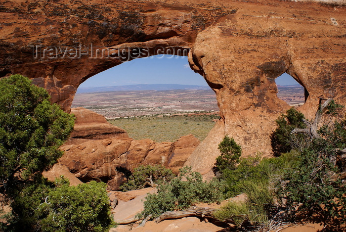 usa2259: Arches National Park, Grand County, Utah, USA: Partition Arch and the landscape beyond - photo by A.Ferrari - (c) Travel-Images.com - Stock Photography agency - Image Bank