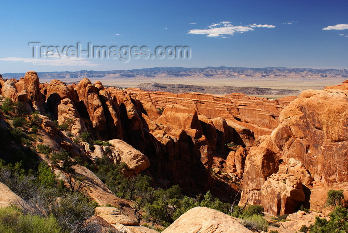 usa2260: Arches National Park, Grand County, Utah, USA: the sandstone fins of Devil's Garden - breathtaking geology - horizon - photo by A.Ferrari - (c) Travel-Images.com - Stock Photography agency - Image Bank