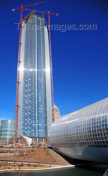 usa2276: Oklahoma City, OK, USA: Devon Tower and Crystal Bridge Tropical Conservatory over the pond of Myriad Botanical Gardens - photo by M.Torres - (c) Travel-Images.com - Stock Photography agency - Image Bank