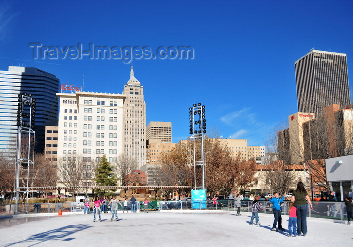 usa2280: Oklahoma City, OK, USA: Myriad Botanical Gardens - ice skating at Devon Ice Rink - Chase Tower, First National Center and Colcord hotel in the background - photo by M.Torres - (c) Travel-Images.com - Stock Photography agency - Image Bank
