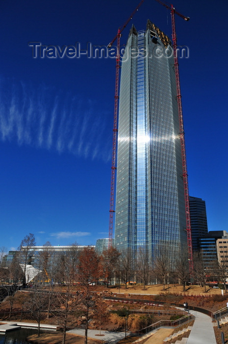 usa2281: Oklahoma City, OK, USA: Devon Energy Tower - the tallest building in the state of Oklahoma - seen from Myriad Botanical Gardens - photo by M.Torres - (c) Travel-Images.com - Stock Photography agency - Image Bank