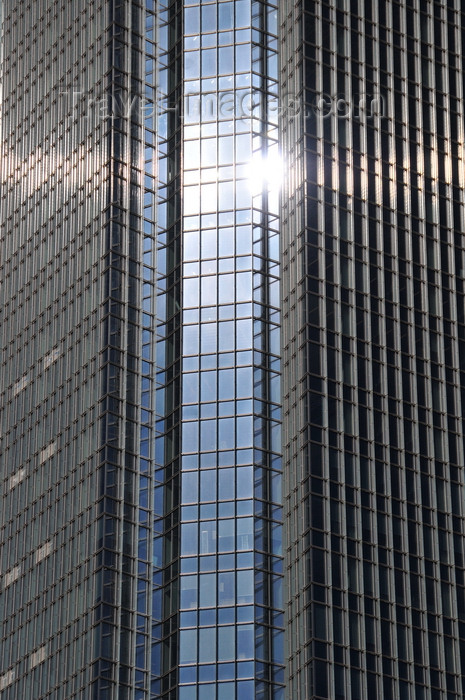 usa2282: Oklahoma City, OK, USA: sun reflected on Devon Energy Tower, 3-sided glass tower housing 3,000 Devon Energy Corp. employees, consultants and contractors - designed by Pickard Chilton Architects and Kendall / Heaton Associates - photo by M.Torres - (c) Travel-Images.com - Stock Photography agency - Image Bank