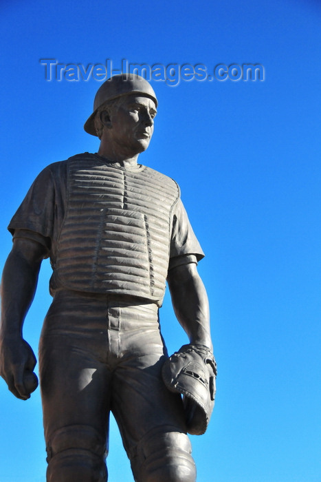 usa2293: Oklahoma City, OK, USA: Chickasaw Bricktown Ballpark - AT&T Bricktown Ballpark - Johnny Bench statue - OKC native and baseball Hall-of-Famer - photo by M.Torres - (c) Travel-Images.com - Stock Photography agency - Image Bank