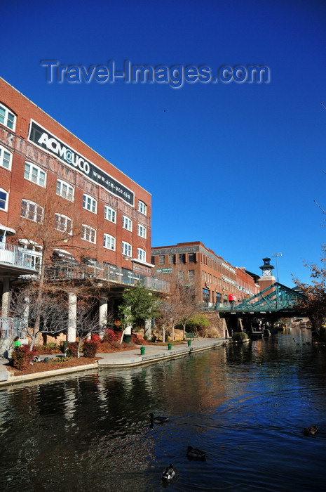 usa2299: Oklahoma City, OK, USA: Bricktown - ducks on the western part of the Bricktown Canal - photo by M.Torres - (c) Travel-Images.com - Stock Photography agency - Image Bank