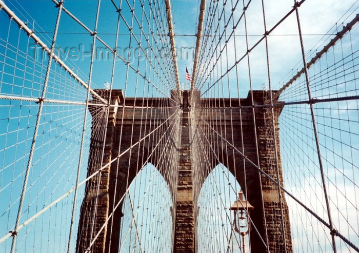 usa230: Manhattan (New York): Brooklyn bridge - detail - photo by J.Kaman - (c) Travel-Images.com - Stock Photography agency - Image Bank