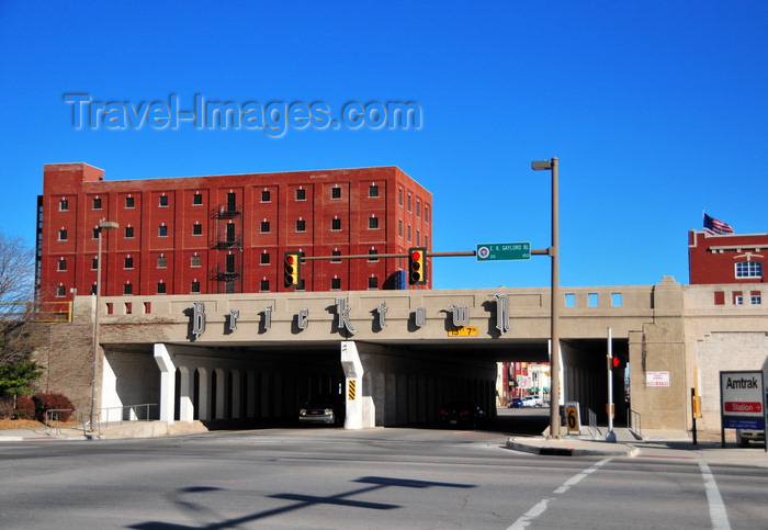 usa2302: Oklahoma City, OK, USA: tunnel under the railway - entrance to Bricktown - intersection of Sheridan avenue and E.K Gaylord boulevard - photo by M.Torres - (c) Travel-Images.com - Stock Photography agency - Image Bank