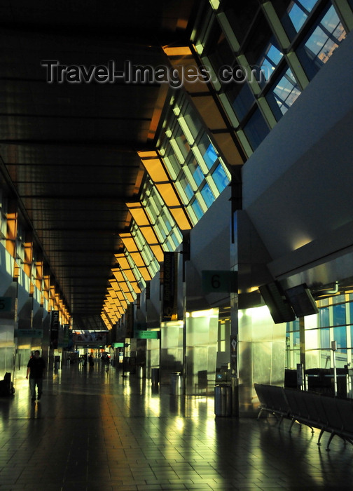 usa2353: Oklahoma City, OK, USA: Will Rogers World Airport - late afternoon light in the terminal - IATA OKC - photo by M.Torres - (c) Travel-Images.com - Stock Photography agency - Image Bank