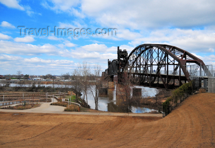 usa2354: Little Rock, Arkansas, USA: Clinton Presidential Park Bridge, or Rock Island Bridge, is a pedestrian and cyclist bridge in downtown Little Rock near the Clinton Presidential Center - Arkansas river - photo by M.Torres - (c) Travel-Images.com - Stock Photography agency - Image Bank