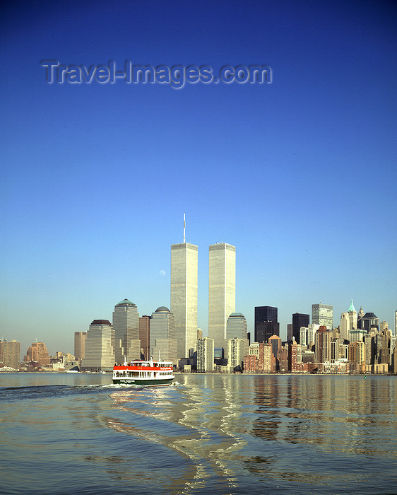 usa236: USA - Manhattan (New York): ferry and the WTC twin towers - photo by A.Bartel - (c) Travel-Images.com - Stock Photography agency - Image Bank