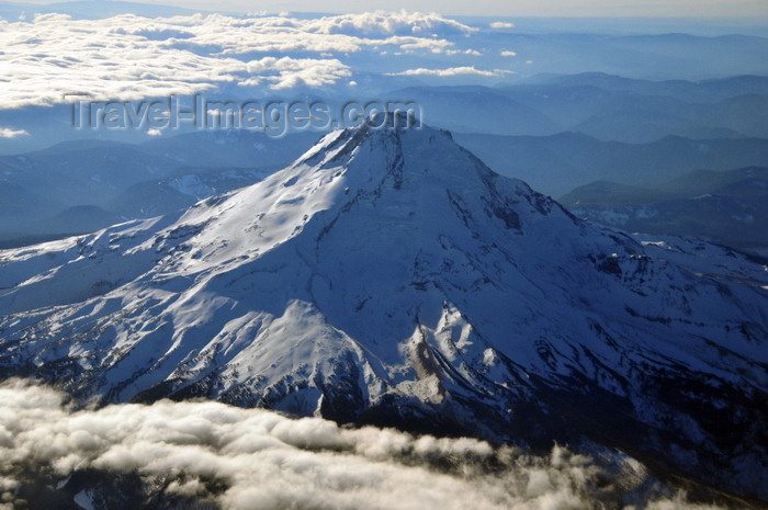 usa2372: Mt Hood, Oregon, USA: covered peak of Mount Hood - stratovolcano in the Cascade Volcanic Arc of northern Oregon - border between Clackamas and Hood River counties - Oregon's highest mountain at 3,429 m - photo by M.Torres - (c) Travel-Images.com - Stock Photography agency - Image Bank