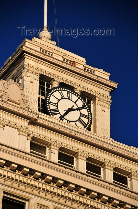 usa2378: Portland, Oregon, USA: clock of the Jackson Tower - built in 1912 as the Oregon Journal Building - Reid and Reid Architects - Beaux Arts-style - 806 SW Broadway - photo by M.Torres - (c) Travel-Images.com - Stock Photography agency - Image Bank