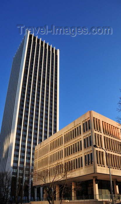 usa2385: Portland, Oregon, USA: Unitus Plaza, modernism by architect Pietro Belluschi - Wells Fargo Tower in the background - Southwest Jefferson Street - photo by M.Torres - (c) Travel-Images.com - Stock Photography agency - Image Bank