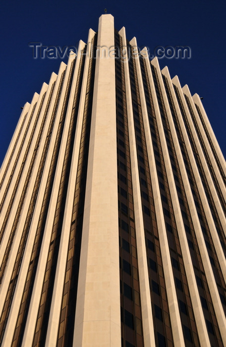 usa2387: Portland, Oregon, USA: Wells Fargo Center, former First National Bank Tower - the tallest building in Oregon - 1300 SW 5th Avenue - modernism - office building designed by Charles Luckman and Associates - photo by M.Torres - (c) Travel-Images.com - Stock Photography agency - Image Bank