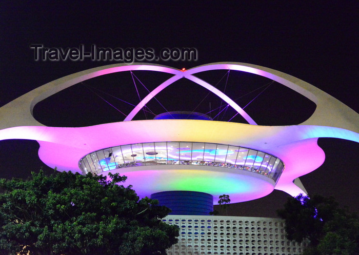 usa2389: Los Angeles, California, USA: LAX, Los Angeles International Airport at night - the two crossed arches of the flying saucer Theme Building - Mid-century modern style by William Pereira and Charles Luckman - photo by M.Torres - (c) Travel-Images.com - Stock Photography agency - Image Bank