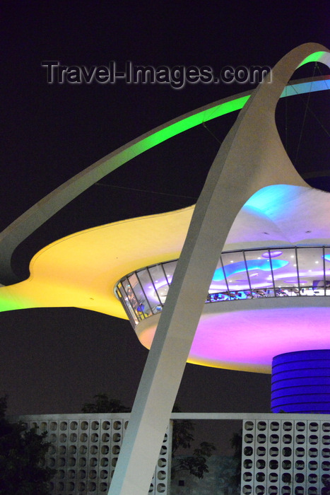 usa2390: Los Angeles, California, USA: LAX, Los Angeles International Airport at night -  flying saucer Theme Building, equiped with a tuned mass damper to counteract earthquake movements - photo by M.Torres - (c) Travel-Images.com - Stock Photography agency - Image Bank