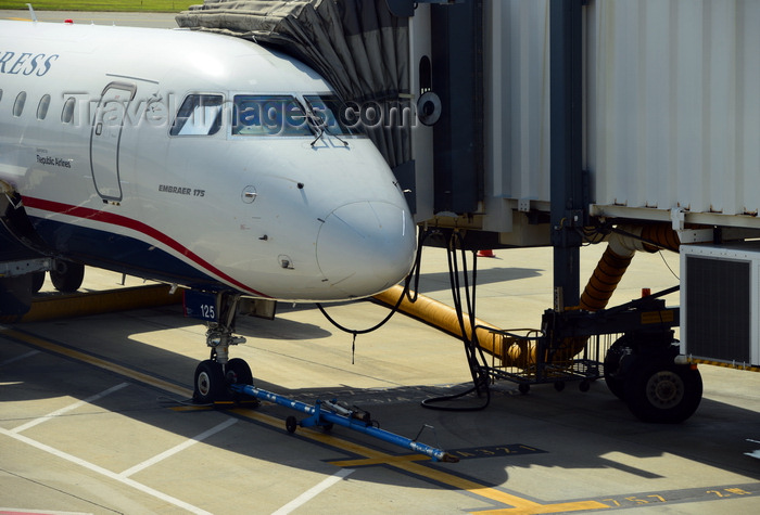 usa2402: Warwick, Kent County, Rhode Island, USA: US Airways Express / Republic Airlines  Embraer ERJ175, N125HQ -  jet bridge at T. F. Green Airport (PVD), serving Providence - photo by M.Torres - (c) Travel-Images.com - Stock Photography agency - Image Bank