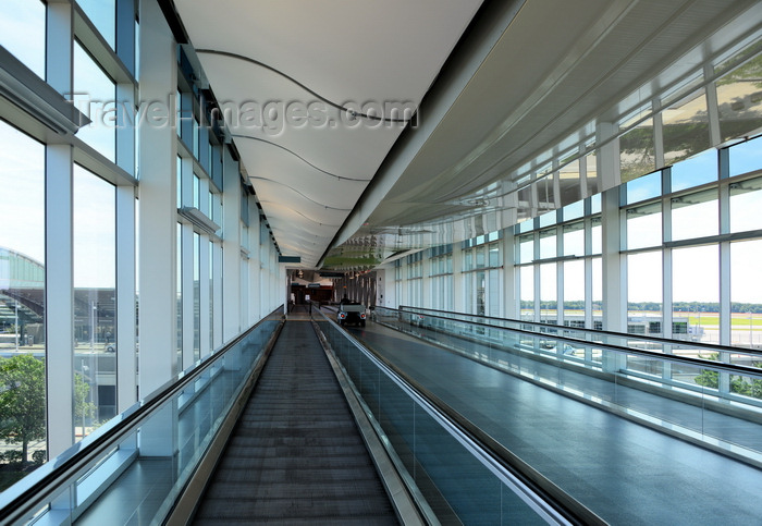 usa2403: Warwick, Kent County, Rhode Island, USA: sky bridge at T. F. Green Airport (PVD), serving Providence - photo by M.Torres - (c) Travel-Images.com - Stock Photography agency - Image Bank