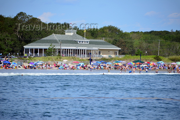 usa2409: Narragansett Pier, Washington County, Rhode Island, USA: crowded day at Narragansett Town Beach - photo by M.Torres - (c) Travel-Images.com - Stock Photography agency - Image Bank