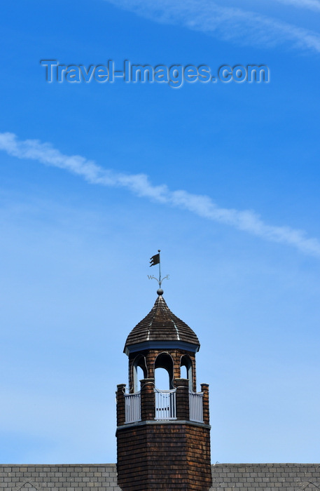 usa2418: Narragansett Pier, Washington County, Rhode Island, USA: The Towers - observation turret with weathervane against sky with contrails - Ocean road - the only remnant of the Narragansett Pier Casino built in the 1880s -  Victorian Shingle style architecture - architects McKim, Mead, and White - photo by M.Torres - (c) Travel-Images.com - Stock Photography agency - Image Bank
