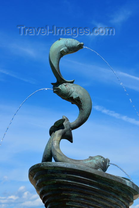 usa2420: Narragansett Pier, Washington County, Rhode Island, USA: bronze fish on a fountain - photo by M.Torres - (c) Travel-Images.com - Stock Photography agency - Image Bank