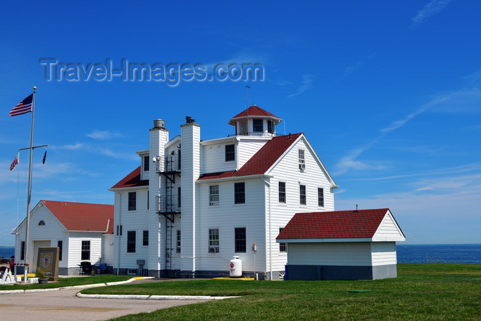 usa2423: Point Judith, Narragansett, Rhode Island:US flag an the U.S. Coast Guard Station - life-saving station near Point Judith Lighthouse - entrance to Narragansett Bay - USCG Station Point Judith, US Coast Guard's 1st District - photo by M.Torres - (c) Travel-Images.com - Stock Photography agency - Image Bank