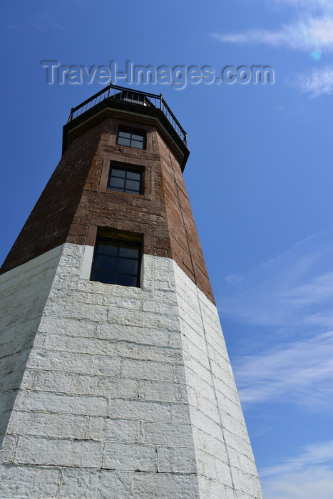 usa2424: Point Judith, Narragansett, Rhode Island: Point Judith Lighthouse - entrance to Narragansett Bay, near Block Island Sound - white and brown granite tower - famous for the tragic loss of the German Kriegsmarine's U-853 with all its crew - photo by M.Torres - (c) Travel-Images.com - Stock Photography agency - Image Bank