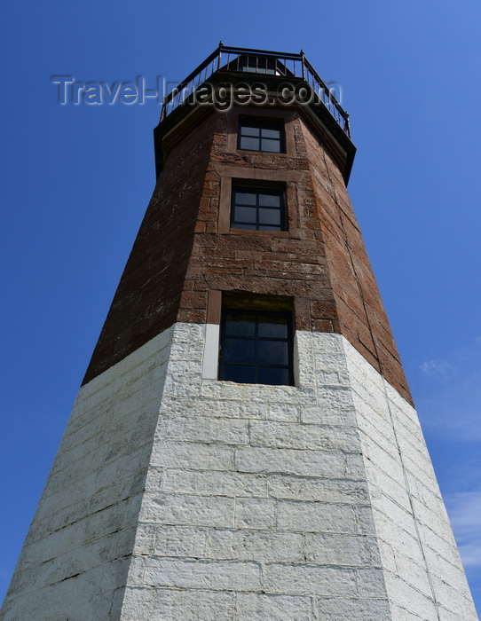 usa2425: Point Judith, Narragansett, Rhode Island: Point Judith Lighthouse - entrance to Narragansett Bay - octagonal granite tower - famous for the loss at sea of the German Kriegsmarine's U-853 with all its crew - photo by M.Torres - (c) Travel-Images.com - Stock Photography agency - Image Bank