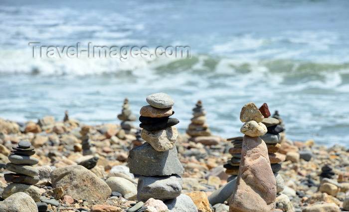 usa2428: Point Judith, Narragansett, RI, USA: numerous cairns by the sea - photo by M.Torres - (c) Travel-Images.com - Stock Photography agency - Image Bank