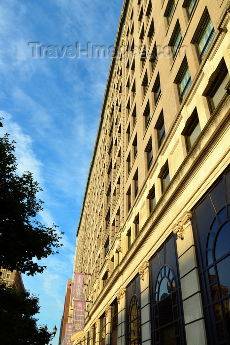 usa2440: Wilmington, Delaware, USA: Rodney Square - DuPont building, designed in a modified Italian Renaissance style - looking up from street level - photo by M.Torres - (c) Travel-Images.com - Stock Photography agency - Image Bank