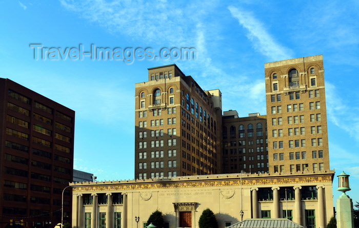 usa2442: Wilmington, DE, USA: facade of Wilmington Public Library on Rodney Square, Classical Revival style - above is the red brick Delaware Trust Building, a U-shaped steel frame building - photo by M.Torres - (c) Travel-Images.com - Stock Photography agency - Image Bank