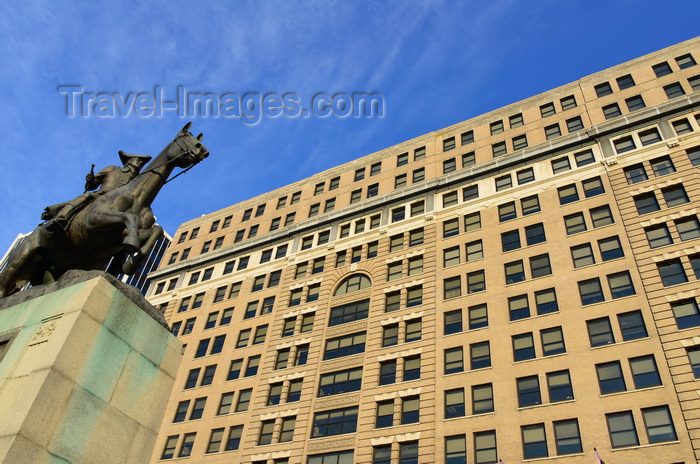 usa2445: Wilmington, Delaware, USA: Rodney Square -  DuPont building and the statue of Caesar Rodney, a signer of the Declaration of Independence and President of Delaware - photo by M.Torres - (c) Travel-Images.com - Stock Photography agency - Image Bank