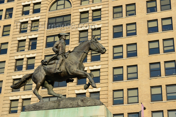 usa2446: Wilmington, Delaware, USA: Rodney Square - statue of Caesar Rodney on horse - President of Delaware during the American Revolution - DuPont building in the background - photo by M.Torres - (c) Travel-Images.com - Stock Photography agency - Image Bank