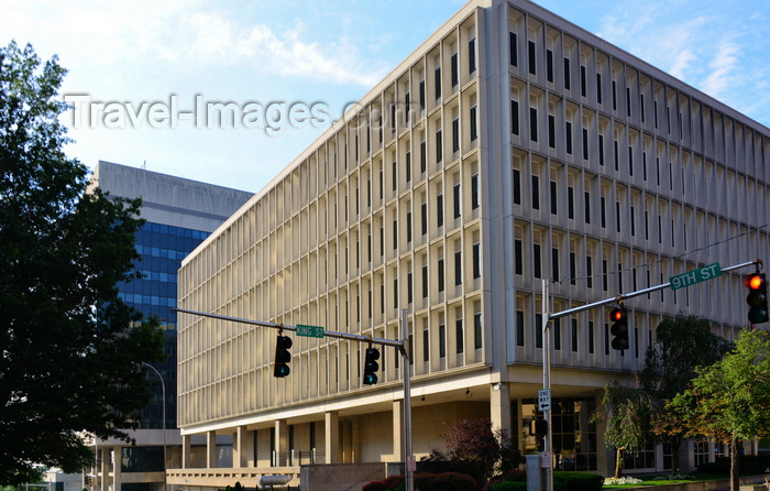 usa2460: Wilimington, Delaware: Occupational Safety and Health Administration (OSHA) building, corner of King street and 9th street - photo by M.Torres - (c) Travel-Images.com - Stock Photography agency - Image Bank