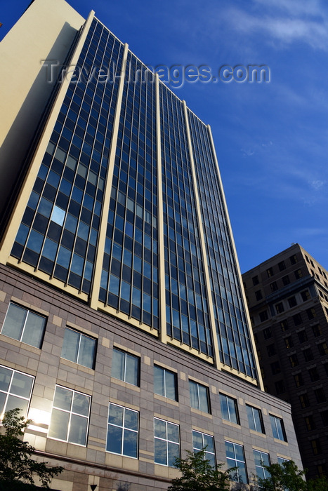 usa2462: Wilimington, Delaware: a skyscraper's sunny facade sen from below - 919 N Market St (Citizens Bank Center) - photo by M.Torres - (c) Travel-Images.com - Stock Photography agency - Image Bank