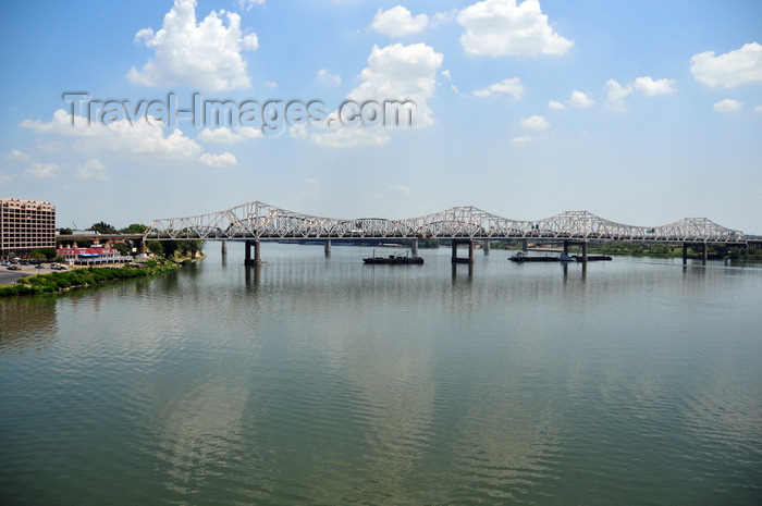 usa2466: Jeffersonville, Clark County, Indiana, USA: Ohio river and the John F. Kennedy Memorial Bridge single-deck cantilever bridge that carries Interstate 65 - in the background the Big Four pedestrian and bicycle bridge, a former railroad bridge - photo by M.Torres - (c) Travel-Images.com - Stock Photography agency - Image Bank