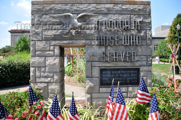 usa2476: Jeffersonville, Clark County, Indiana, USA: War Memorial at Warder Park - eagle and American flags - photo by M.Torres - (c) Travel-Images.com - Stock Photography agency - Image Bank