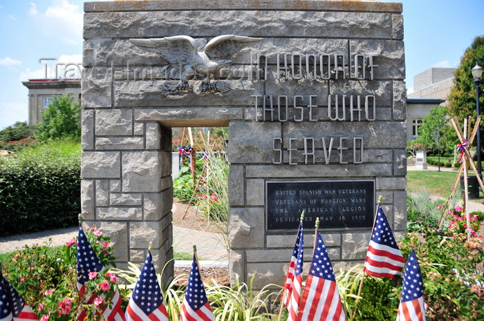 usa2476: Jeffersonville, Clark County, Indiana, USA: War Memorial at Warder Park - eagle and American flags - photo by M.Torres - (c) Travel-Images.com - Stock Photography agency - Image Bank