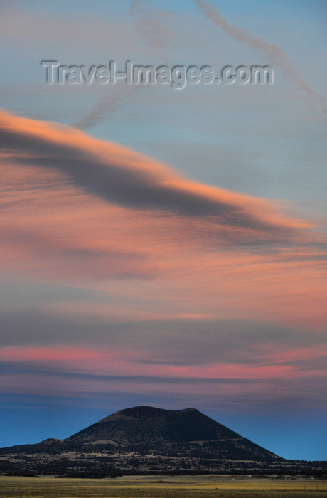 usa2480: Capulin, Union County, New Mexico, USA: Capulin Volcano National Monument, an extinct cinder cone volcano, part of the Raton-Clayton Volcanic Field - photo by M.Torres - (c) Travel-Images.com - Stock Photography agency - Image Bank