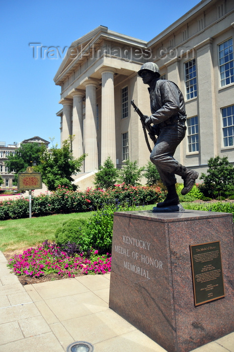 usa2482: Louisville, Kentucky, USA: Louisville Metro Hall, formerly the Jefferson County Courthouse and the Kentucky Medal ofHoner Memorial - photo by M.Torres - (c) Travel-Images.com - Stock Photography agency - Image Bank