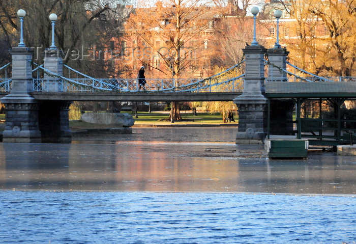 usa251: Boston, Massachusetts, USA: Boston Public Garden - lagoon - suspension bridge designed by William G. Preston - it became a girder bridge in 1921, the suspension system is now merely decorative - photo by M.Torres - (c) Travel-Images.com - Stock Photography agency - Image Bank