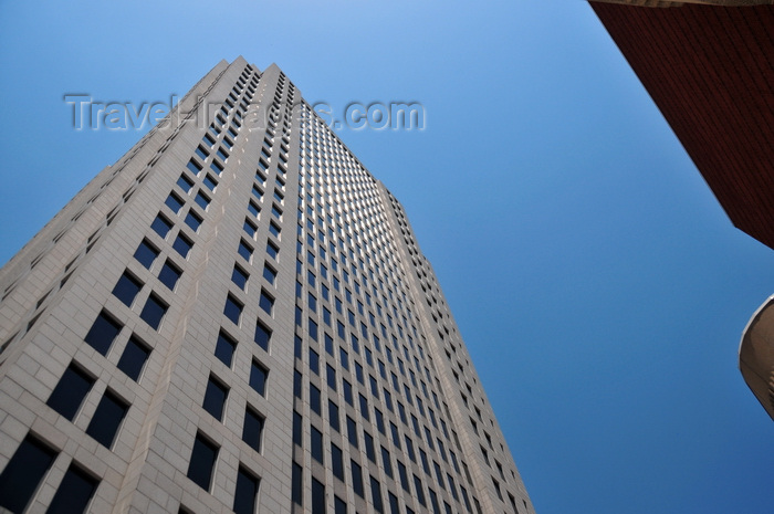 usa2525: Louisville, Kentucky, USA: AEGON Center seen from below - skyscraper designed by architect John Burgee - formely known as Capital Holding Center and Providian Center - constructed of reinforced concrete, crowned with a Romanesque dome, currently the tallest building in the state of Kentucky - West Marketstreet - photo by M.Torres - (c) Travel-Images.com - Stock Photography agency - Image Bank